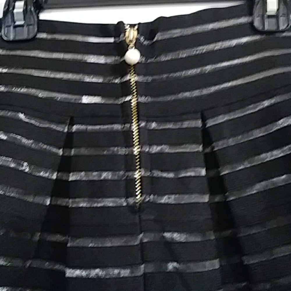 Skirt - Picture 2 of 3